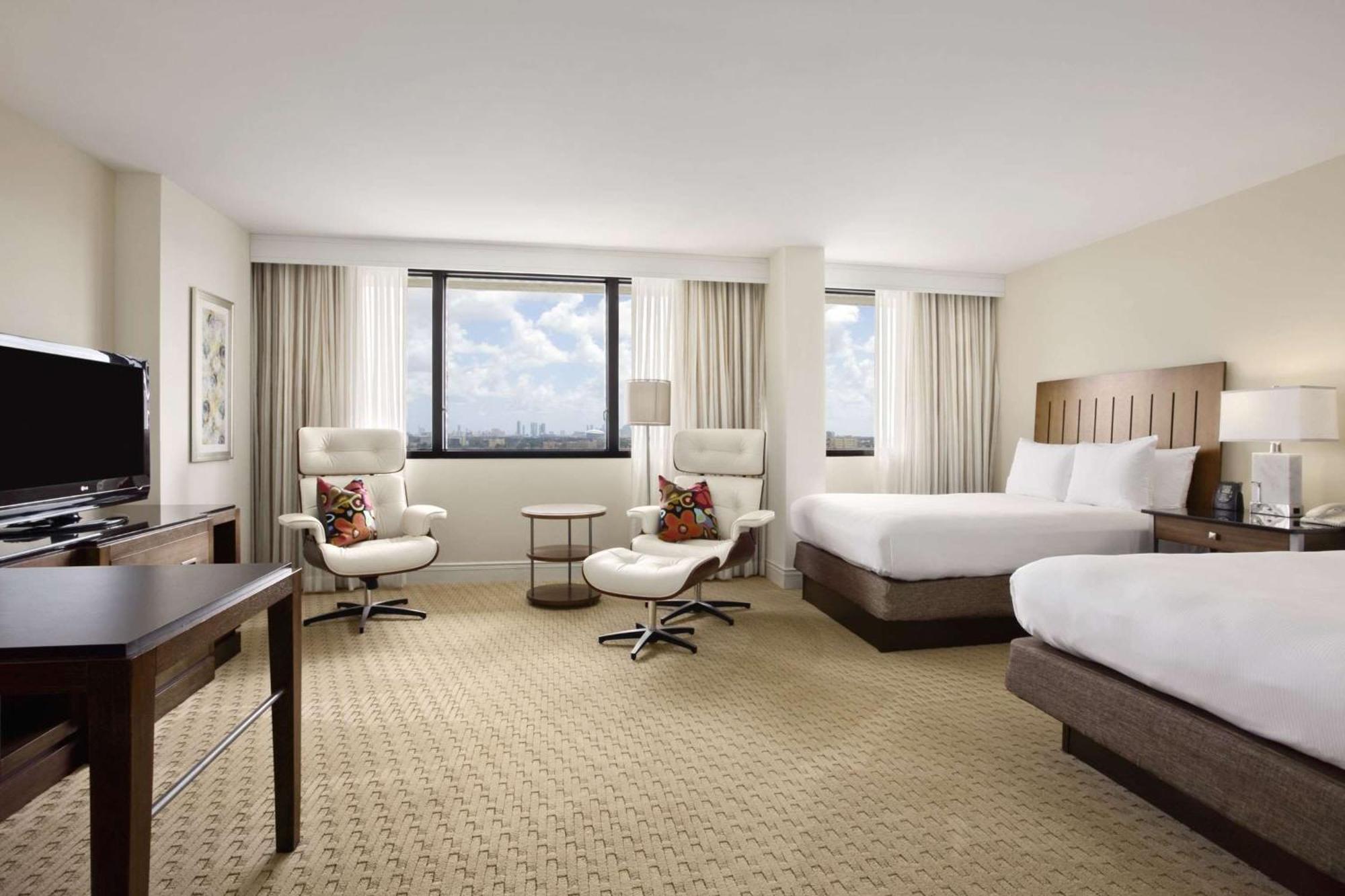 Hilton Miami Airport Blue Lagoon Hotel 4*