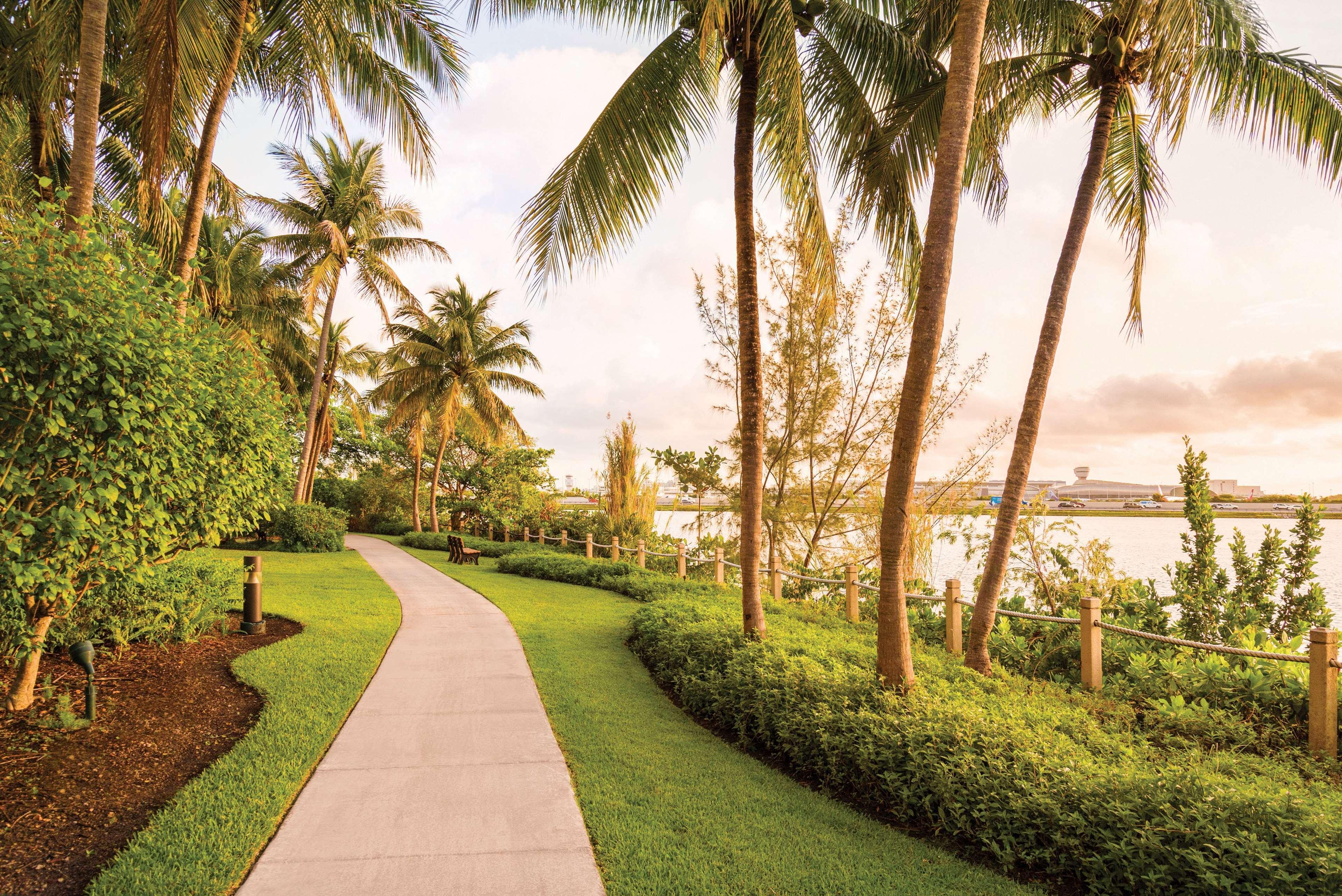 Hilton Miami Airport Blue Lagoon 4*